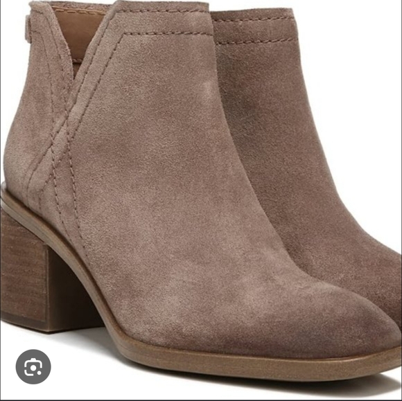 Shoes - Zodiac Womens Tan Western Bohemian Ankle Chunky Heel Leather Suede Boot. Size 11
